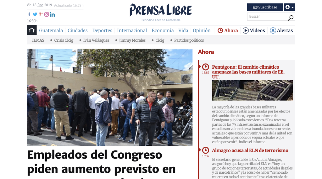 A screenshot of the Prensa Libre front page with a large featured image and headline in Spanish, and a timeline of recent news in red on the right